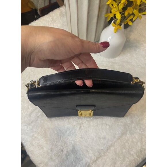 Preloved Louis Vuitton Black Epi Leather Sac Biface Crossbody – Timeless Eleganc - Picture 3 of 8